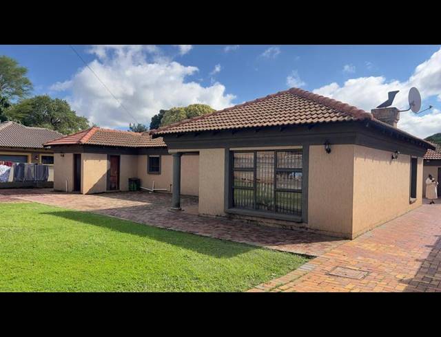 4 BEDROOM HOUSE FOR SALE IN THE ORCHARDS